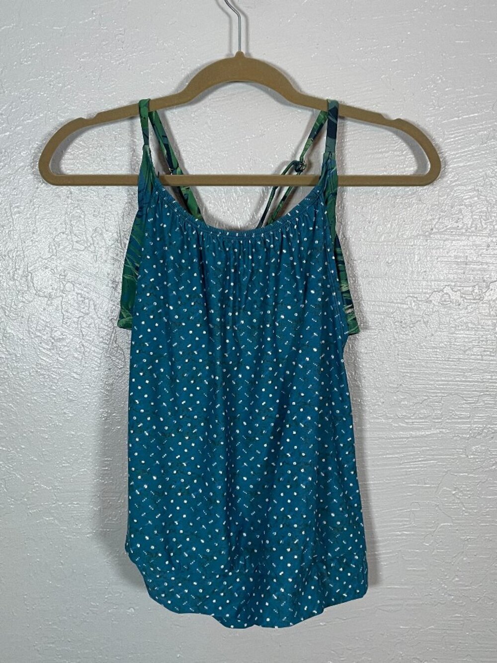 Carve Designs Women M Blue Green Sophia Tankini Swim Top Built in Bra Crossback